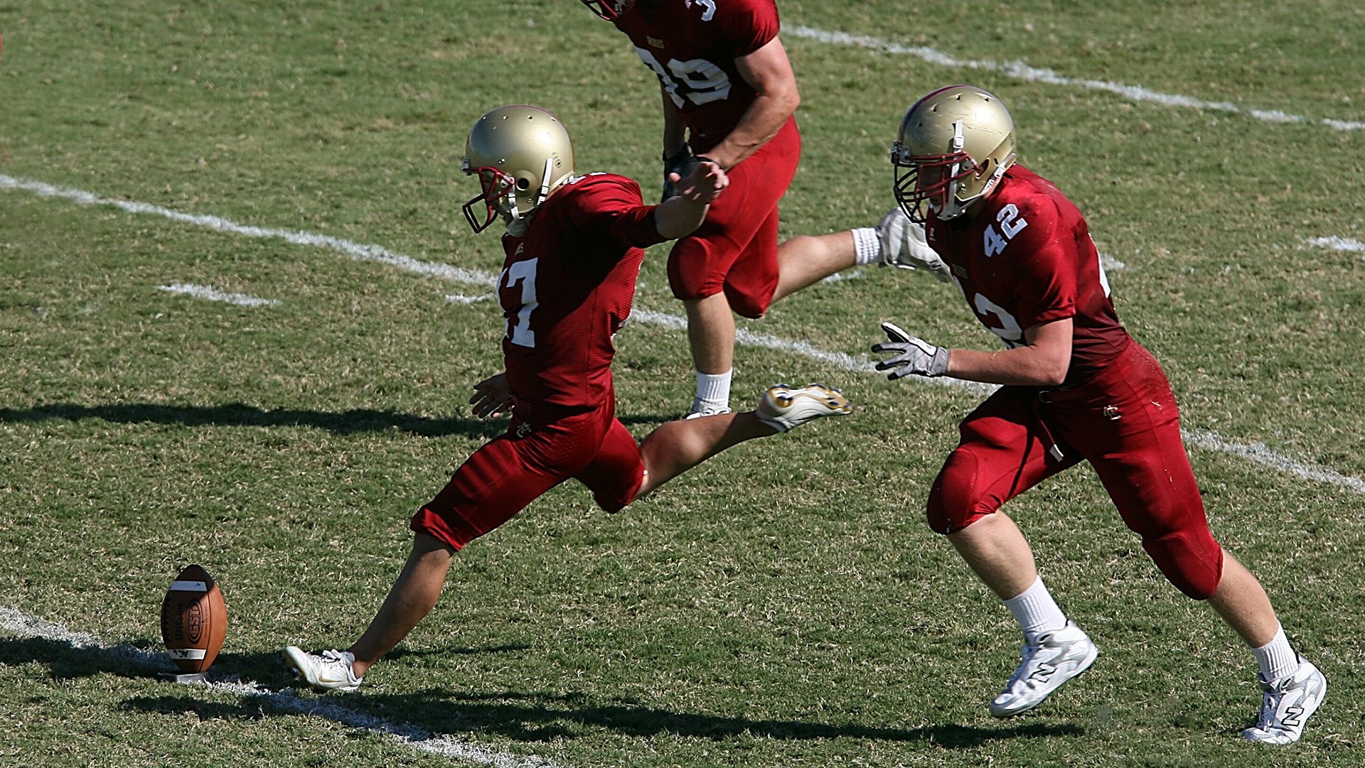 日本NHK特别报道：伊朗球员雪地控球如舞者，伊朗大雪